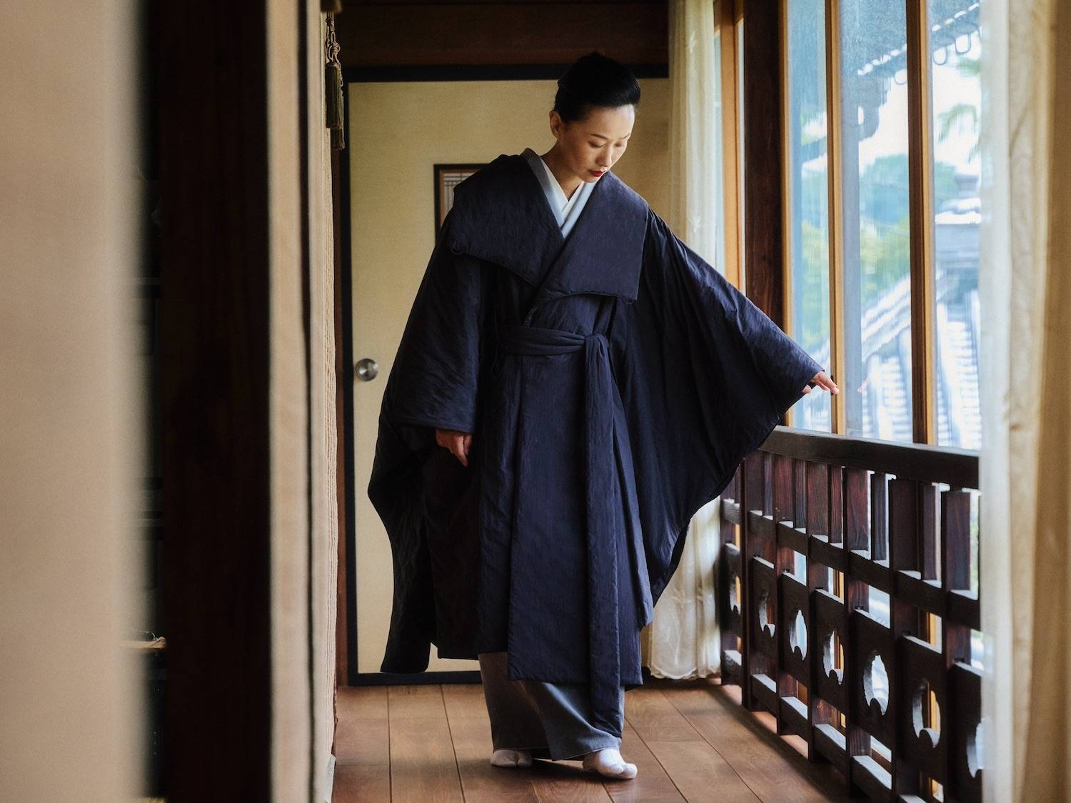 希少品 玄人さん必見！ kaval ほぼ未着用 難あり？ リメイク コート 羽織 トレンドで遊ぶか、上質シンプルを極めるか…… 「大人のコート